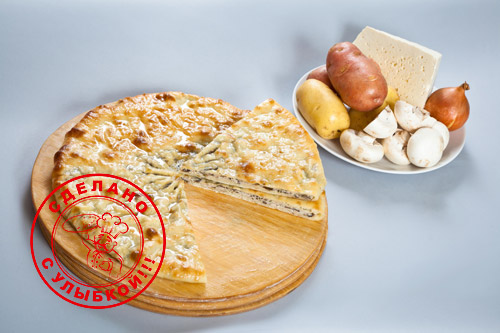 Осетинский пирог с сыром, грибами и картошкой