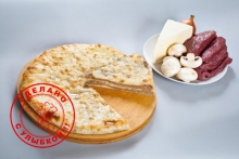 Осетинский пирог с сыром, мясом и грибами